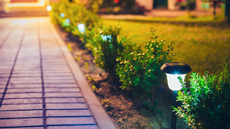 Ideas para saber cómo iluminar un jardín correctamente